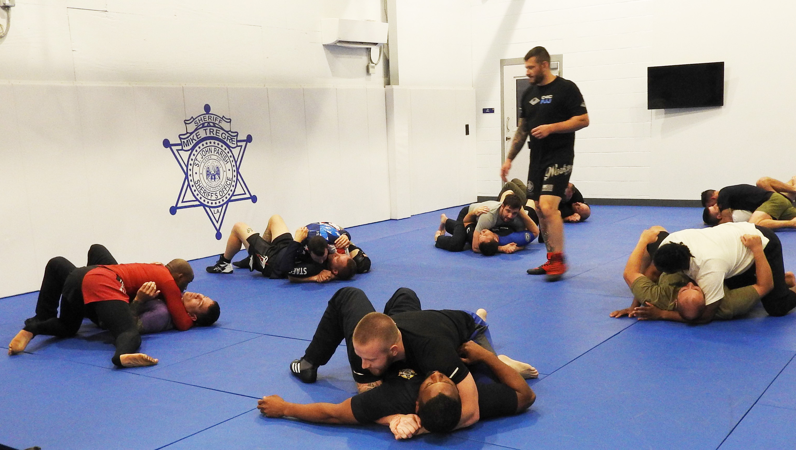 Law enforcement learn JiuJitsu L'Observateur L'Observateur